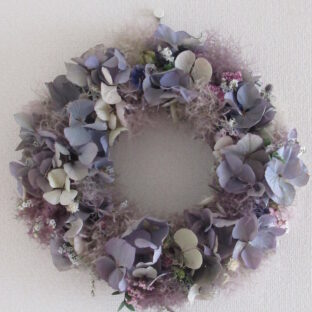 紫陽花とスモークツリーのアンティーク風リース