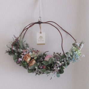 優しいドライフラワーリース