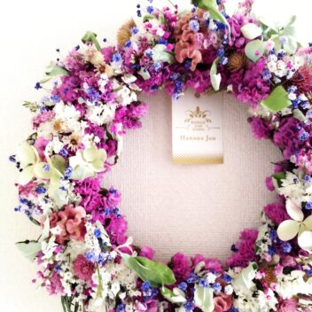 うめむらさき色のドライフラワーリース